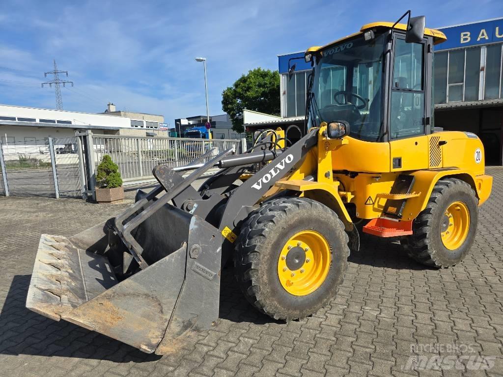 Volvo L 30 G Iekrāvēji uz riteņiem