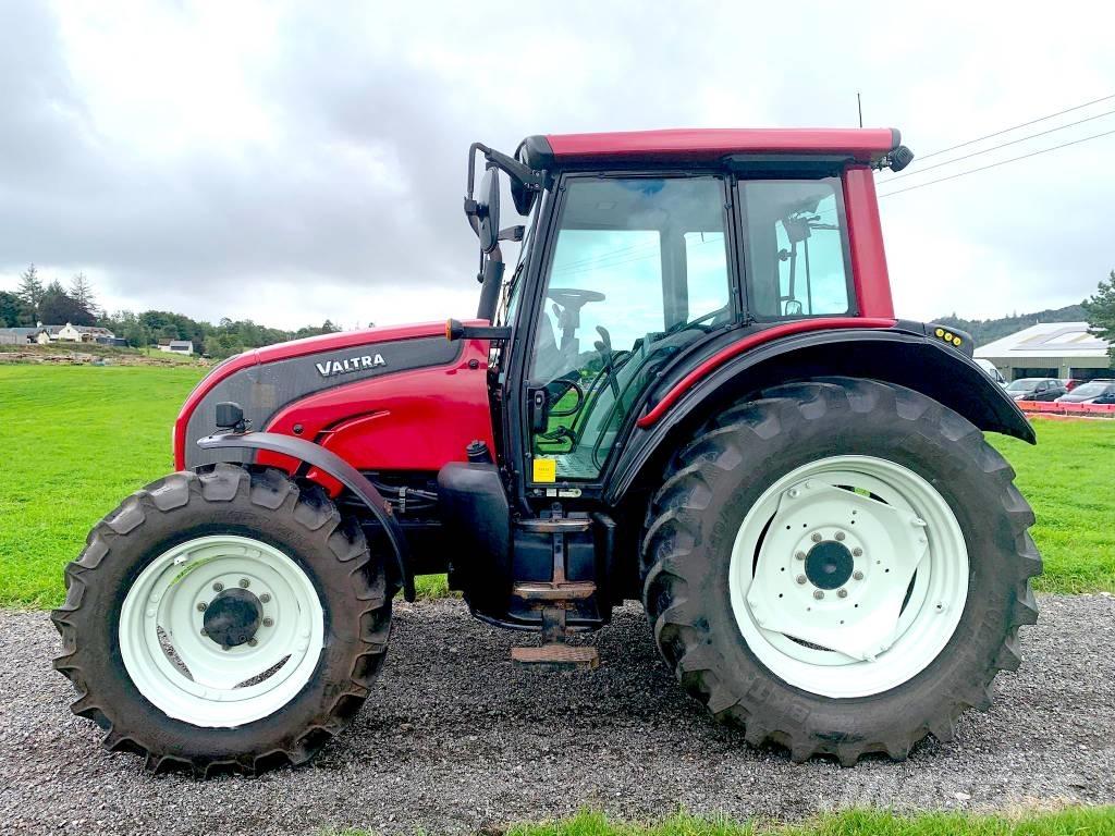 Valtra N101 Tractor Mežizstrādes traktori