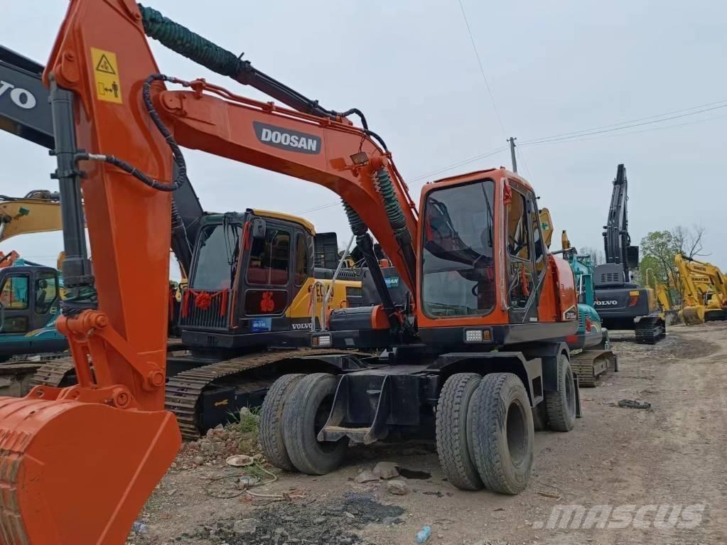 Doosan 150 W Ekskavatori uz riteņiem