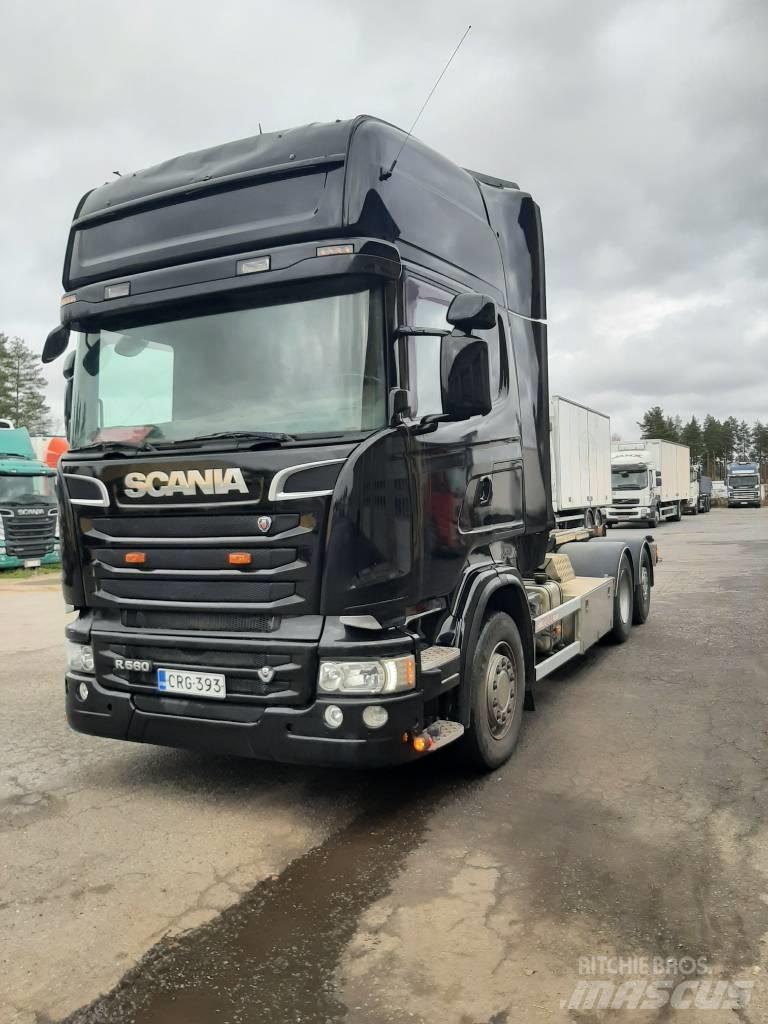 Scania R 560 Treileri ar āķi