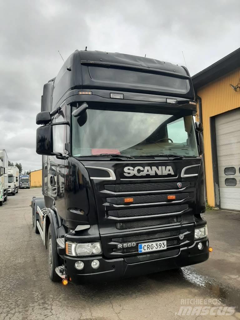 Scania R 560 Treileri ar āķi