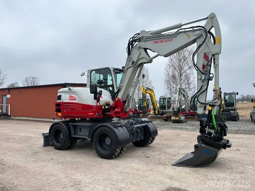 Takeuchi TB395W Ekskavatori uz riteņiem