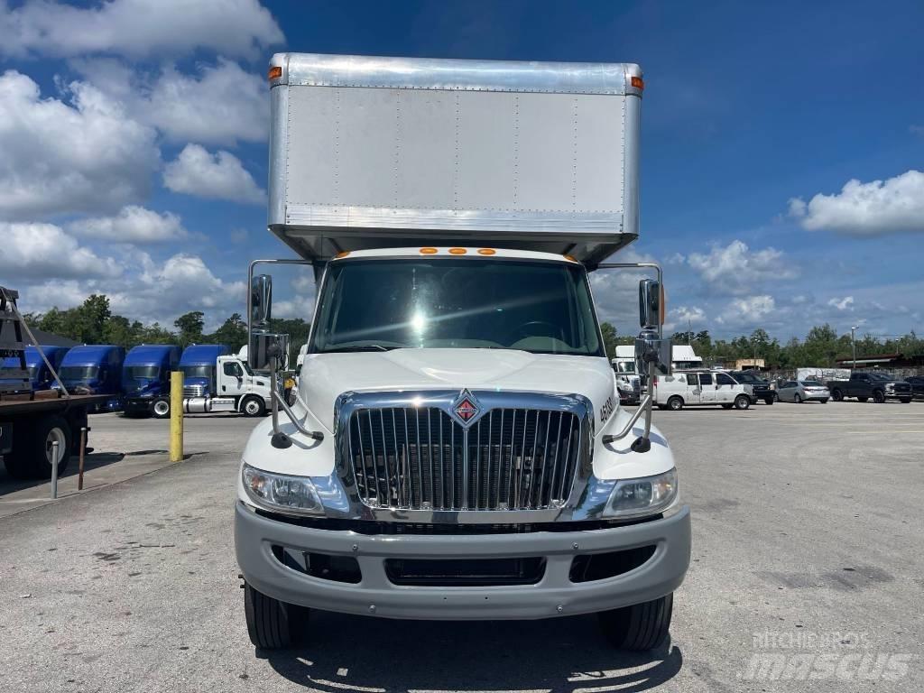 International 4300 Furgons