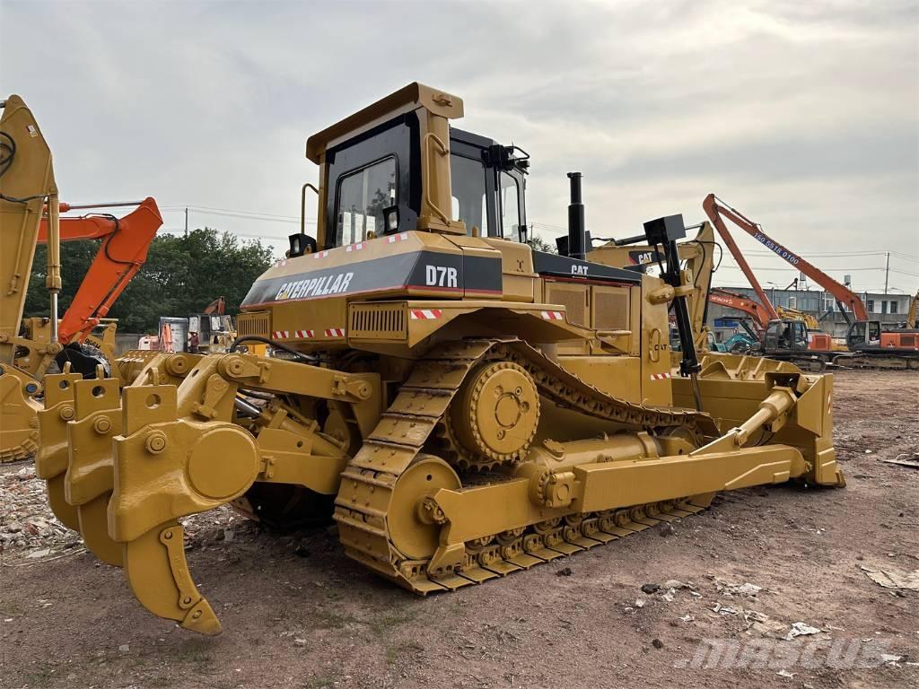 CAT D7R Kāpurķēžu buldozeri