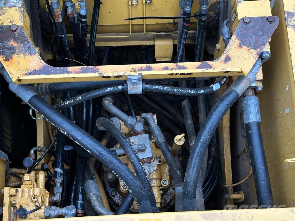 CAT 320FL Kāpurķēžu ekskavatori