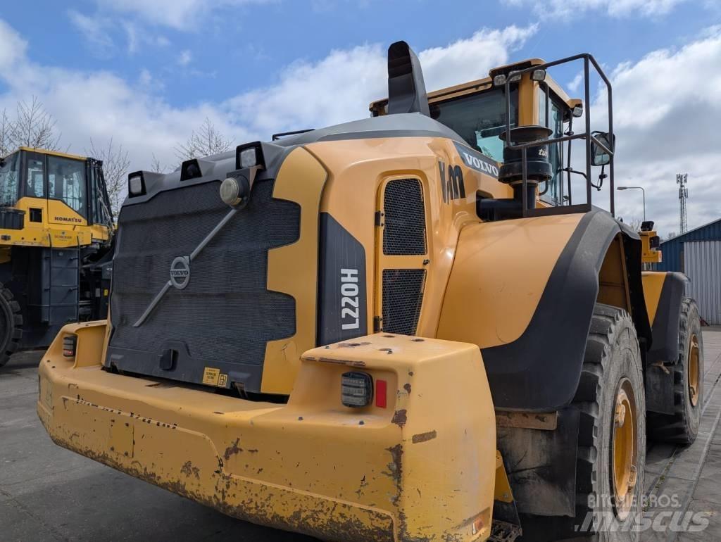 Volvo L 220 H Iekrāvēji uz riteņiem