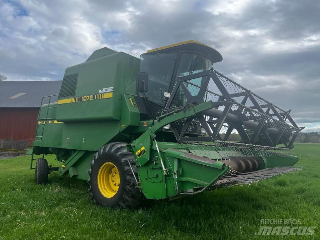 John Deere 1072 Ražas novākšanas kombaini