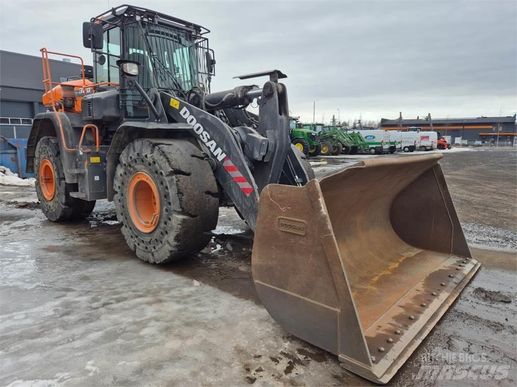 Develon DL320-7 Iekrāvēji uz riteņiem