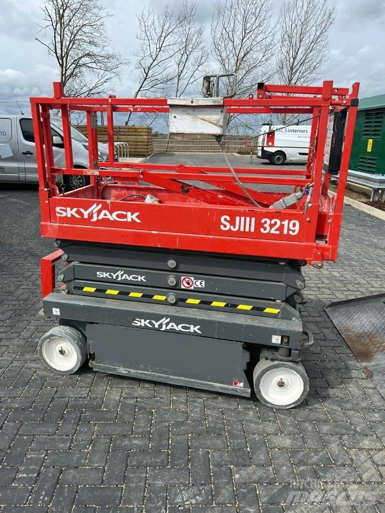 SkyJack SJ 3219 Šķerveida pacēlāji