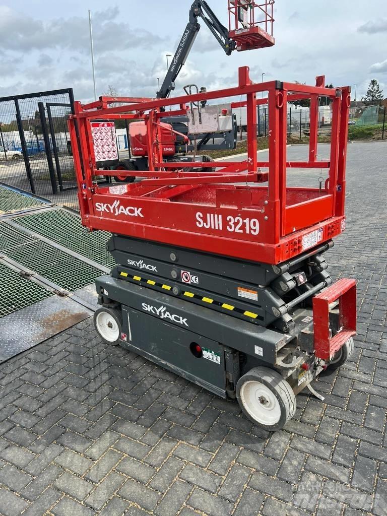 SkyJack SJ 3219 Šķerveida pacēlāji