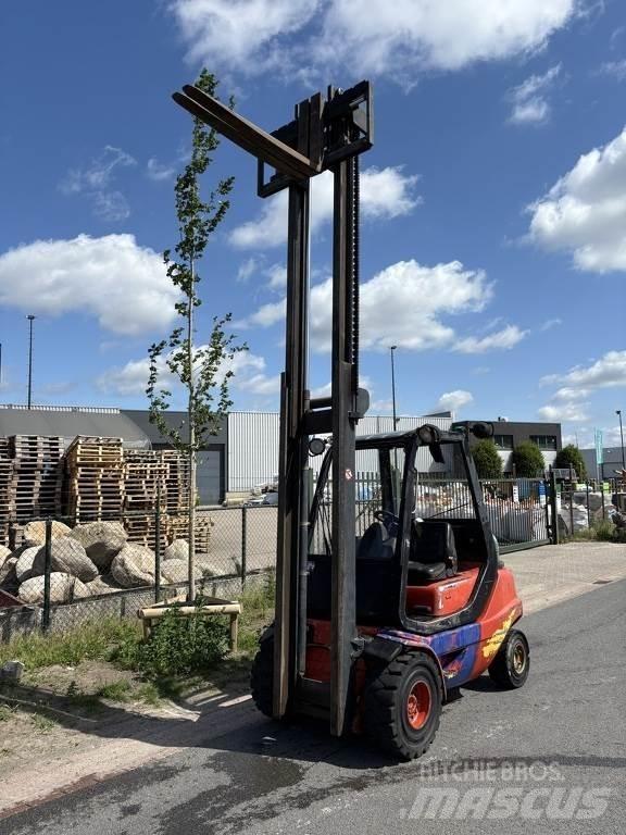 Linde h 30 d Tehnika ar dīzeļa dzinēju