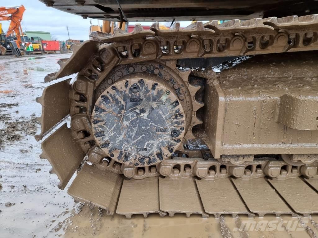 JCB JS 220LC Plus Kāpurķēžu ekskavatori