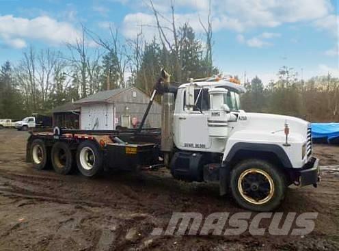 Mack RD 686 SX Kabeļu pacēlājs nomontējamām kravas mašīnām