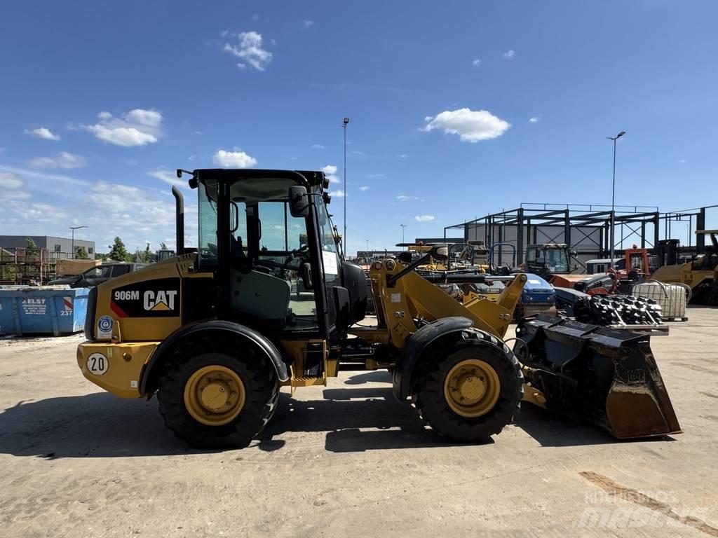 CAT 906M Iekrāvēji uz riteņiem