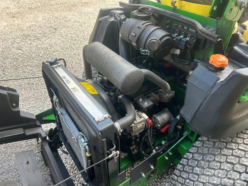 John Deere 997 Nulles pagrieziena zāles pļāvēji