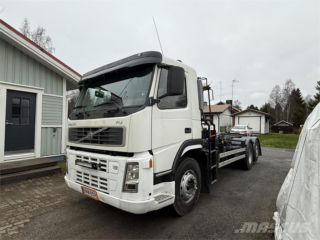 Volvo FM12 6x2 Treileri ar āķi