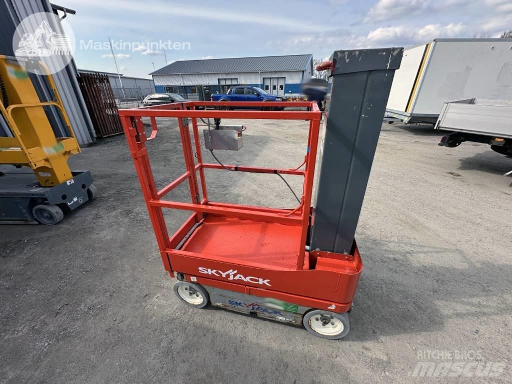 SkyJack SJ 12 Vertikālie pacēlāji