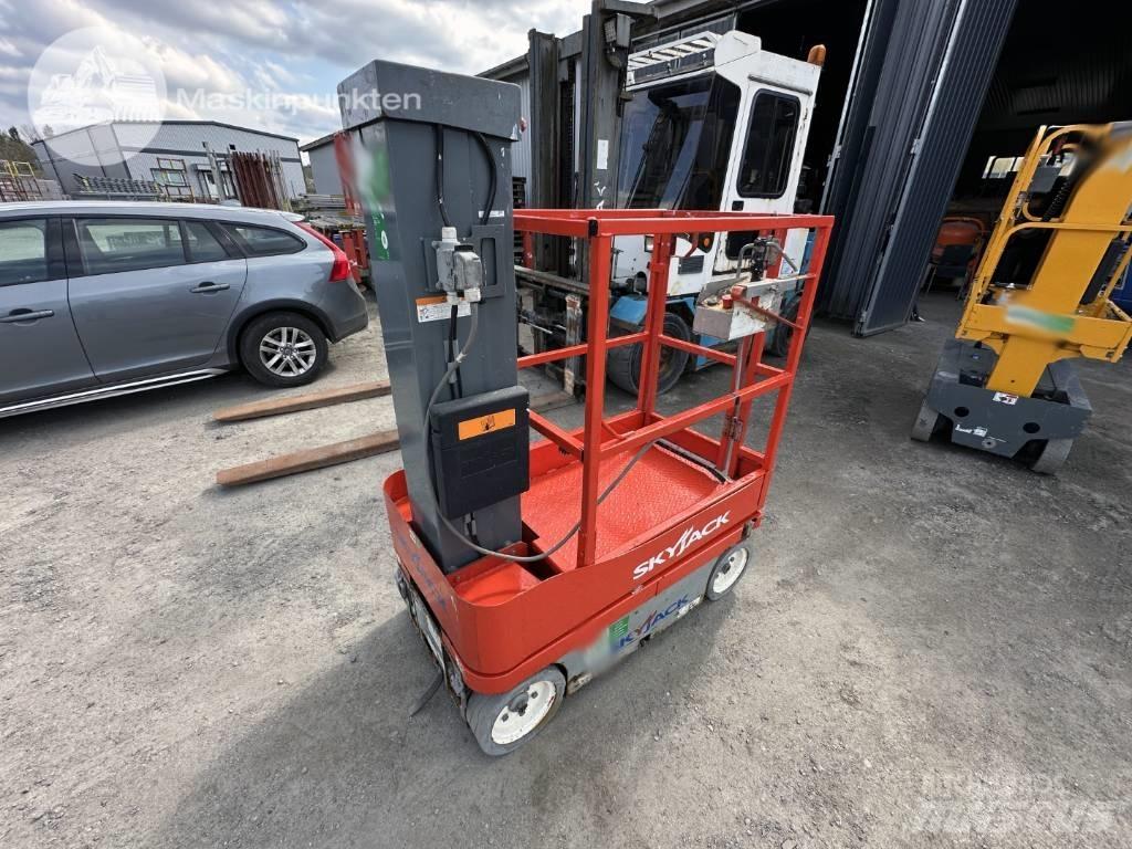 SkyJack SJ 12 Vertikālie pacēlāji