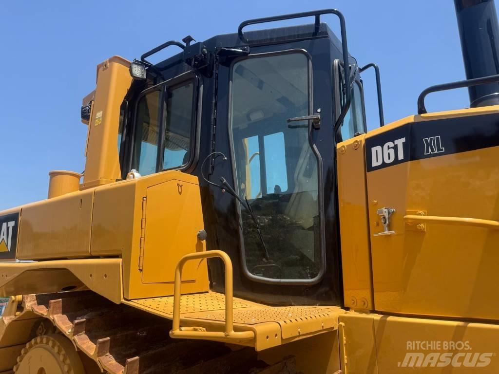 CAT D 6 T XL Kāpurķēžu buldozeri