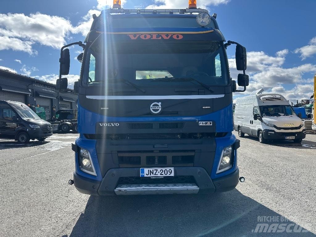 Volvo FMX 540 6x2*4 Treileri ar āķi