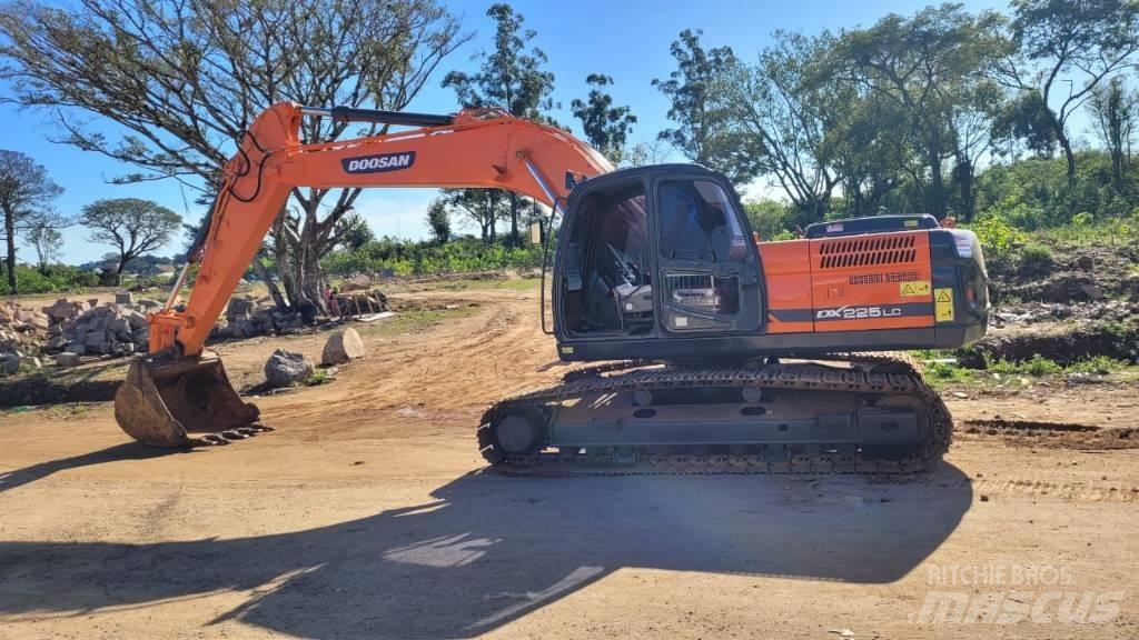 Doosan DX 225 LCA Kāpurķēžu ekskavatori