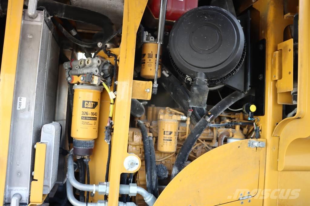 CAT 928H Iekrāvēji uz riteņiem