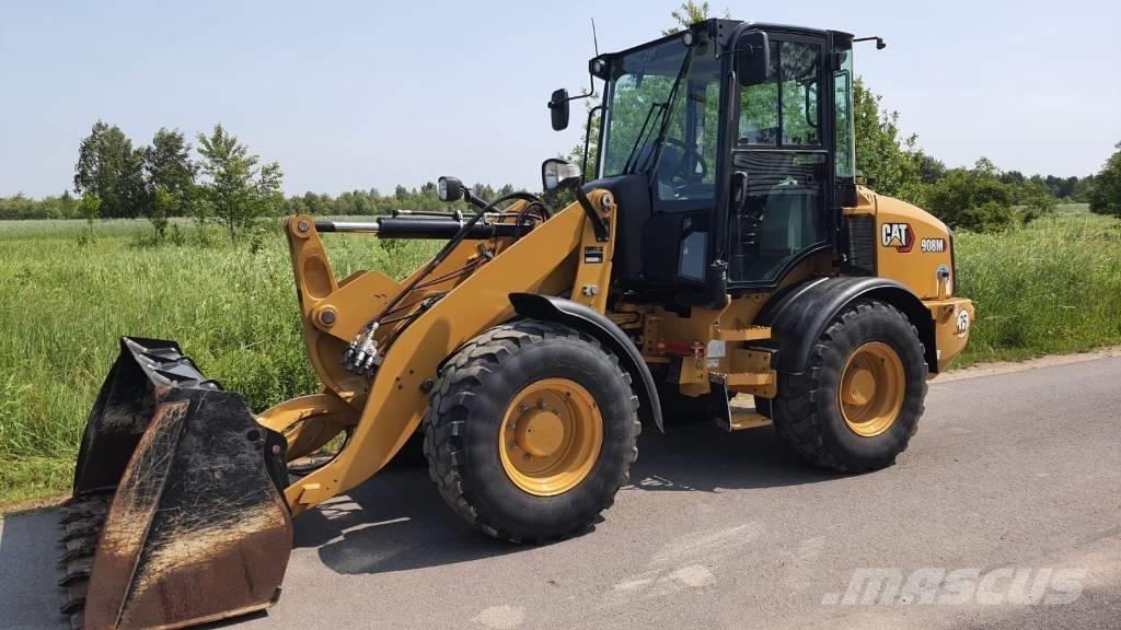 CAT 908M Iekrāvēji uz riteņiem