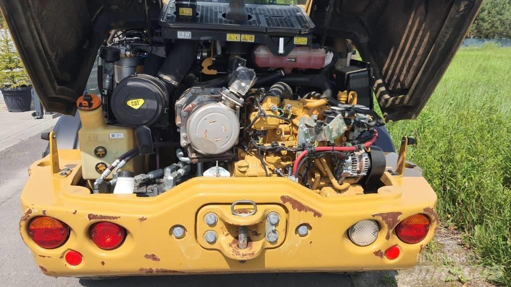CAT 908M Iekrāvēji uz riteņiem