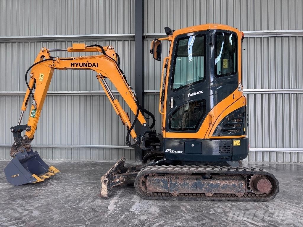 Hyundai R25Z-9 AK Mini ekskavatori < 7 t