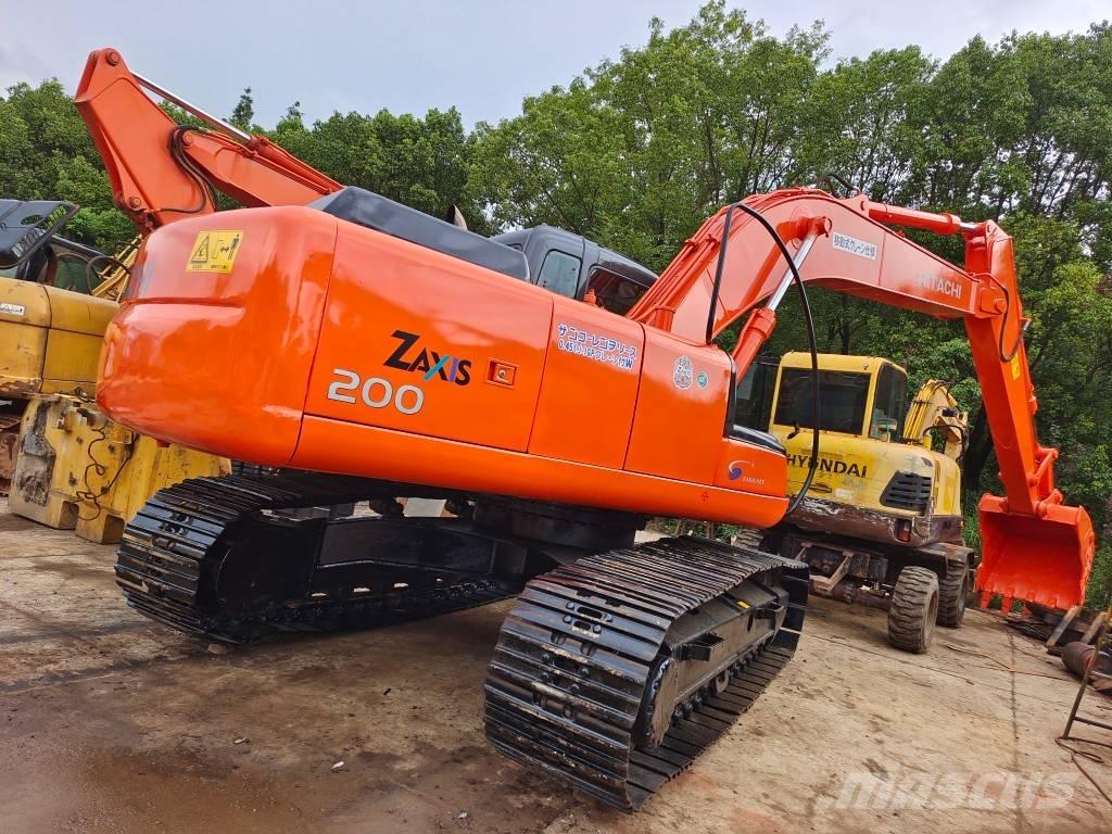 Hitachi EX 200-5 Kāpurķēžu ekskavatori