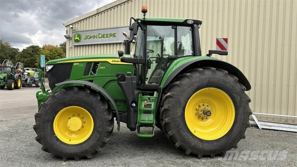 John Deere 6M240 Traktori