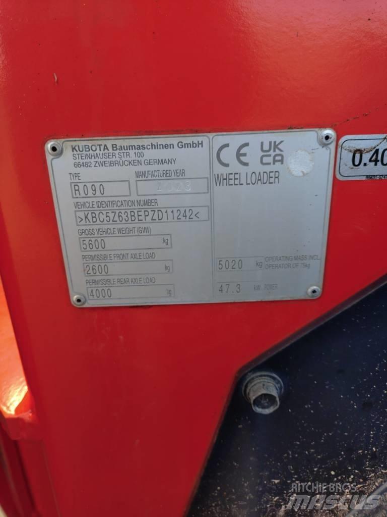 Kubota R 082 Iekrāvēji uz riteņiem