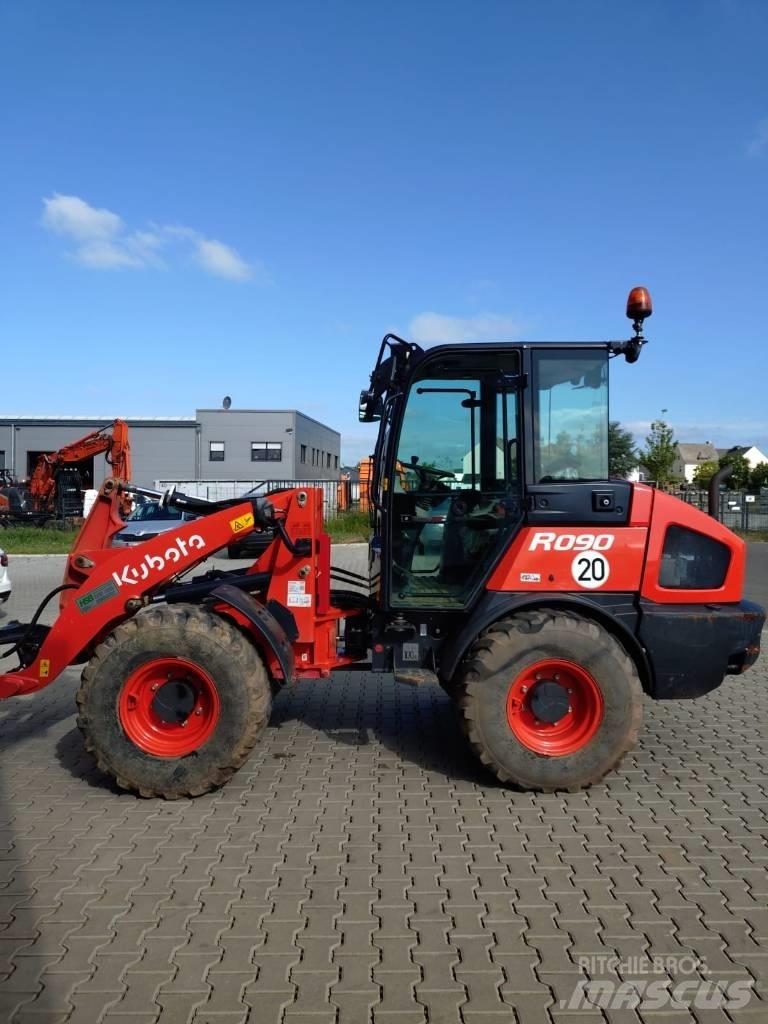 Kubota R 082 Iekrāvēji uz riteņiem