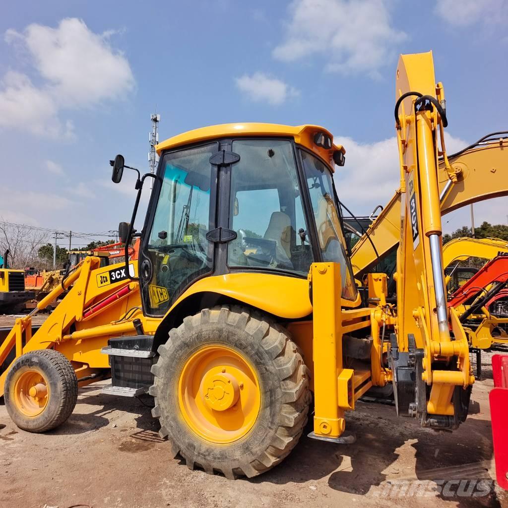 JCB 3 CX Ekskavatori-iekrāvēji