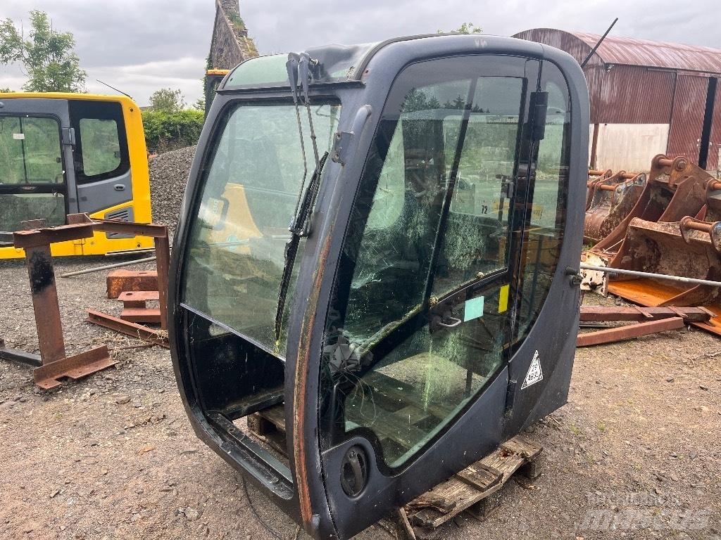 JCB JS220 Cabin / Cab Kāpurķēžu ekskavatori
