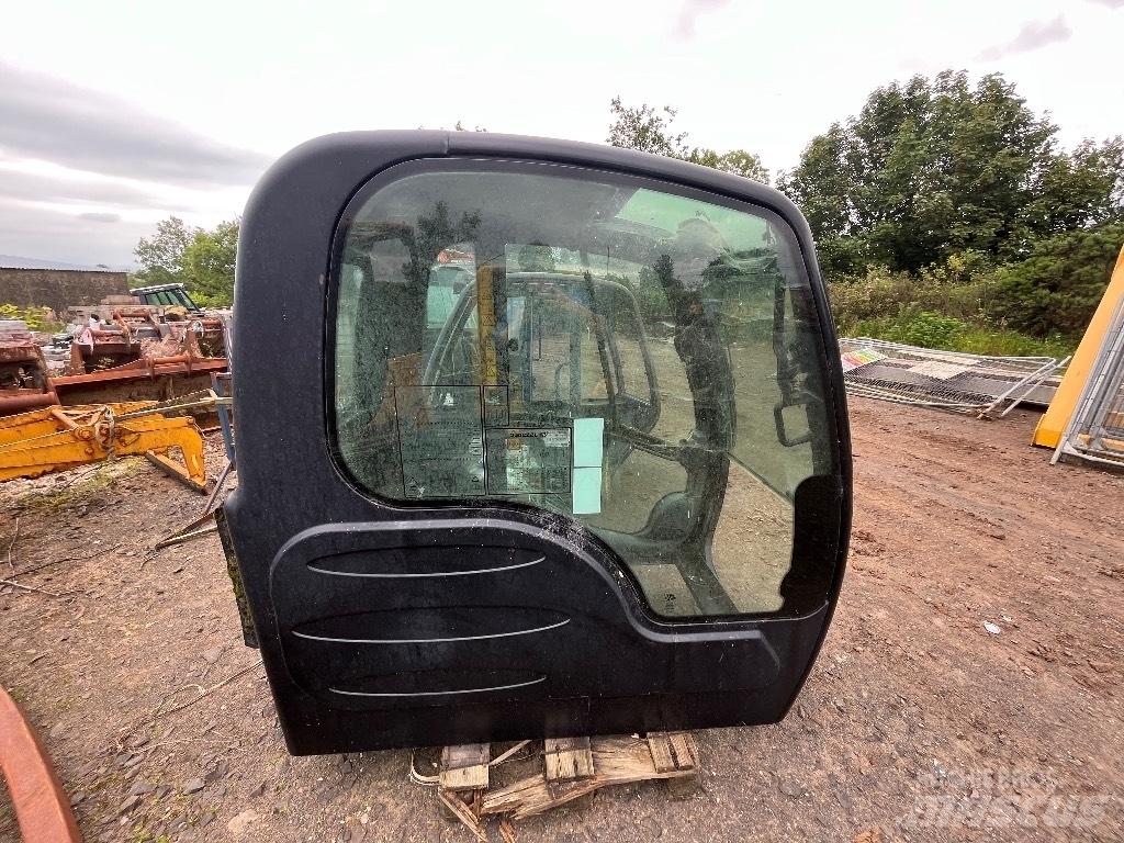 JCB JS220 Cabin / Cab Kāpurķēžu ekskavatori