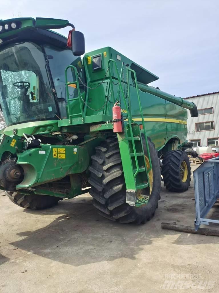 John Deere S660 Ražas novākšanas kombaini