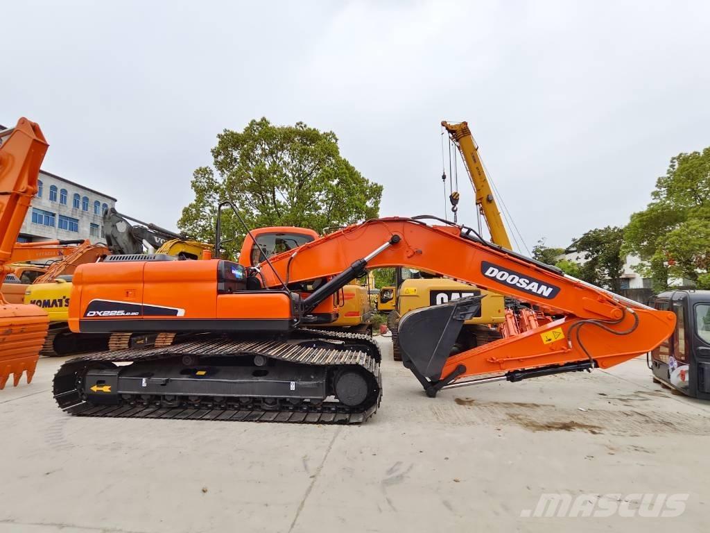 Doosan DX 225 LC Kāpurķēžu ekskavatori