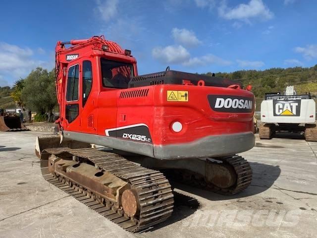 Doosan DX 235 LC Kāpurķēžu ekskavatori