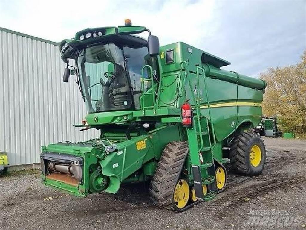John Deere S 685 i Ražas novākšanas kombaini