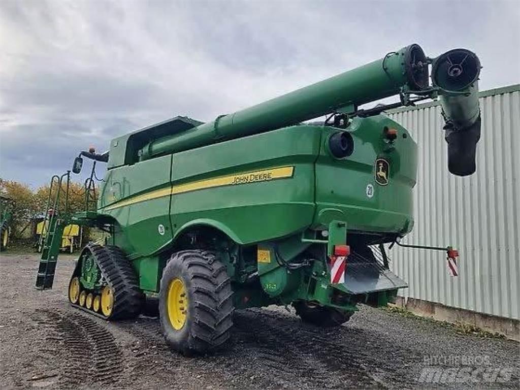 John Deere S 685 i Ražas novākšanas kombaini