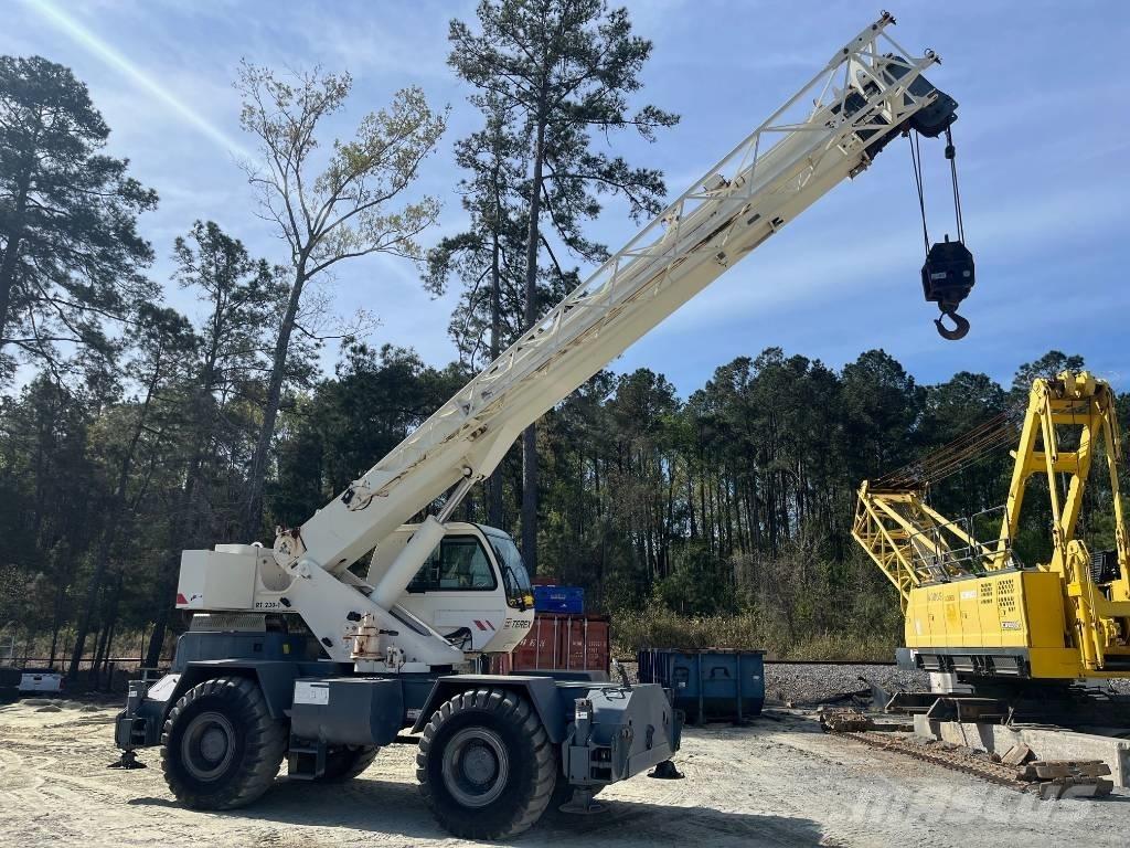 Terex RT 230-1 Celtņi nelīdzenām virsmām
