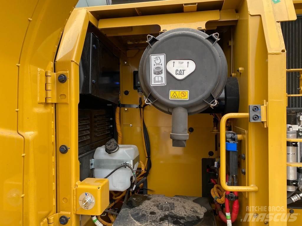 CAT 323D3 Kāpurķēžu ekskavatori