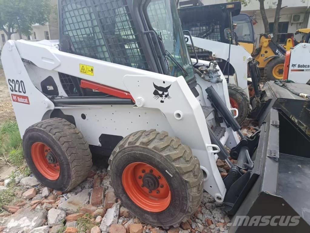 Bobcat S 220 Lietoti riteņu kompaktiekrāvēji