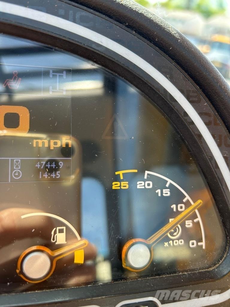 JCB 540-140 Sway / AC Teleskopiskie manipulatori