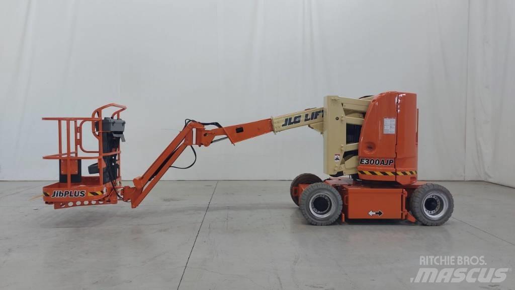 JLG E300AJP Strēles pacēlāji