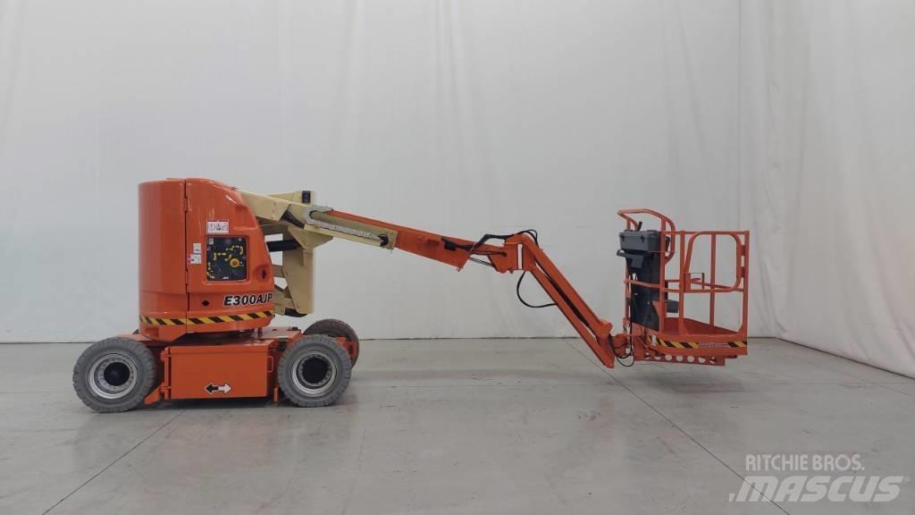 JLG E300AJP Strēles pacēlāji