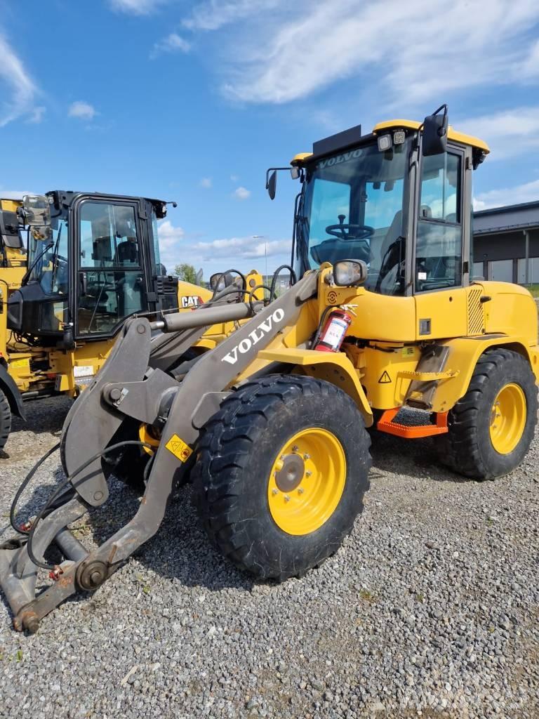 Volvo L 30 G Iekrāvēji uz riteņiem