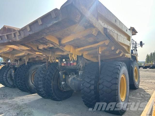 Komatsu 605-7 Karjeras kravas automašīnas
