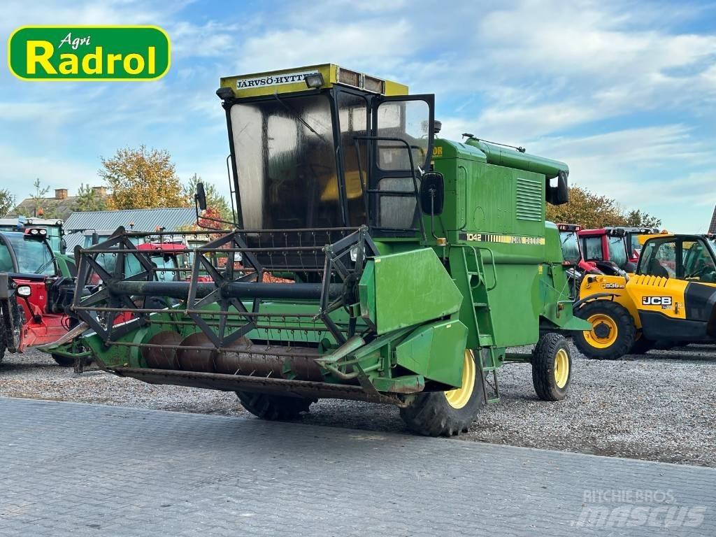 John Deere 1042 Ražas novākšanas kombaini